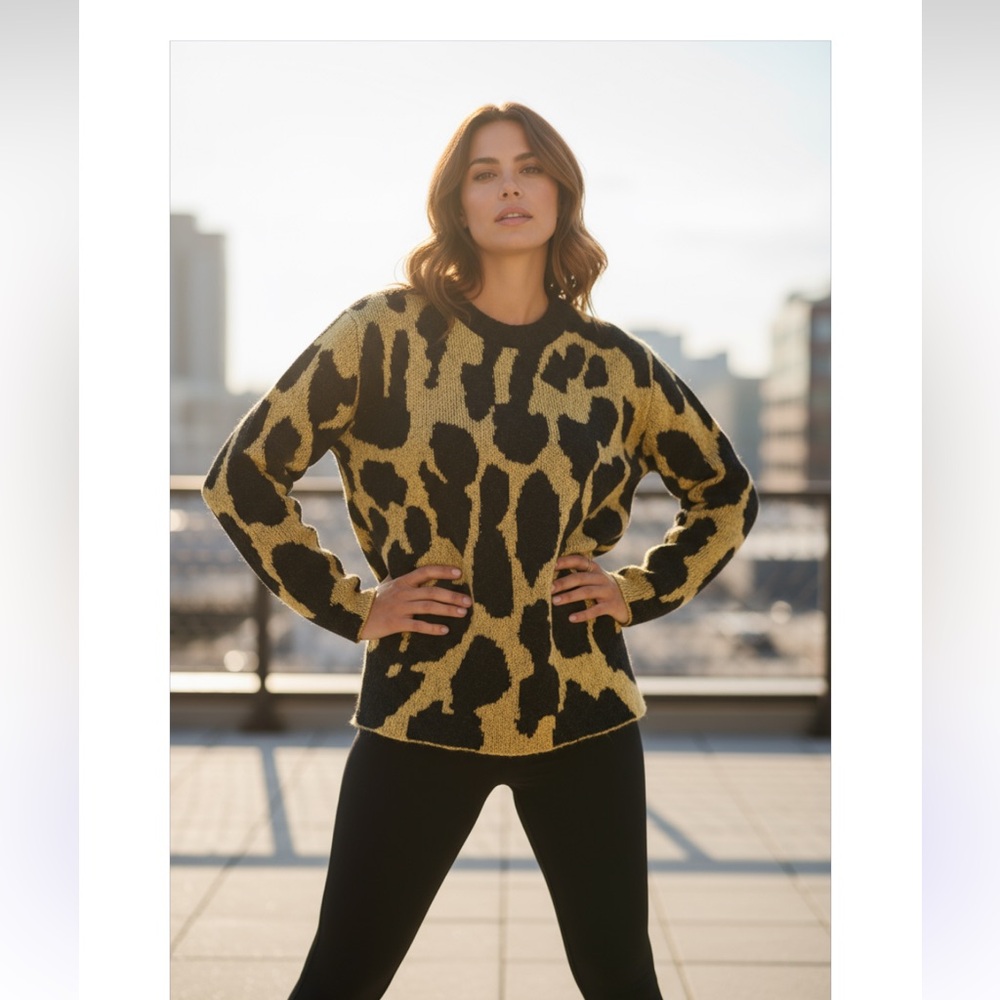 NEW Sharon Young Women’s Oversized Leopard Sweater Sz Small